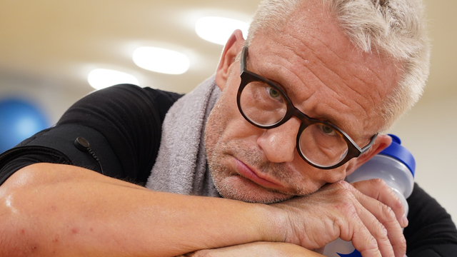 Trainieren unter Strom: So einfach verbrennst du vier Tafeln Schoggi in 25 Minuten