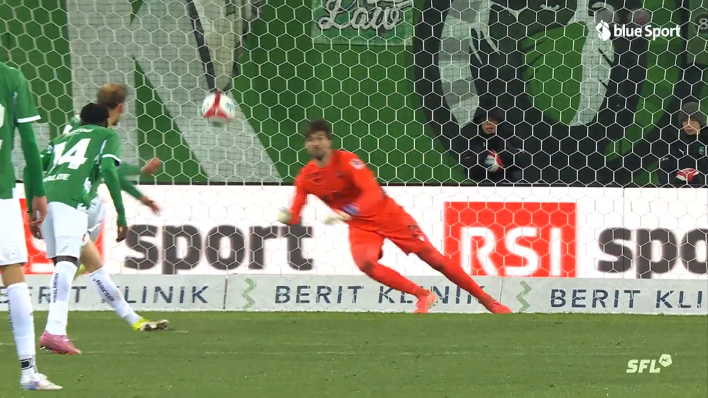 Boukhalfa schiesst dezimierte St.Galler per Penalty in Führung