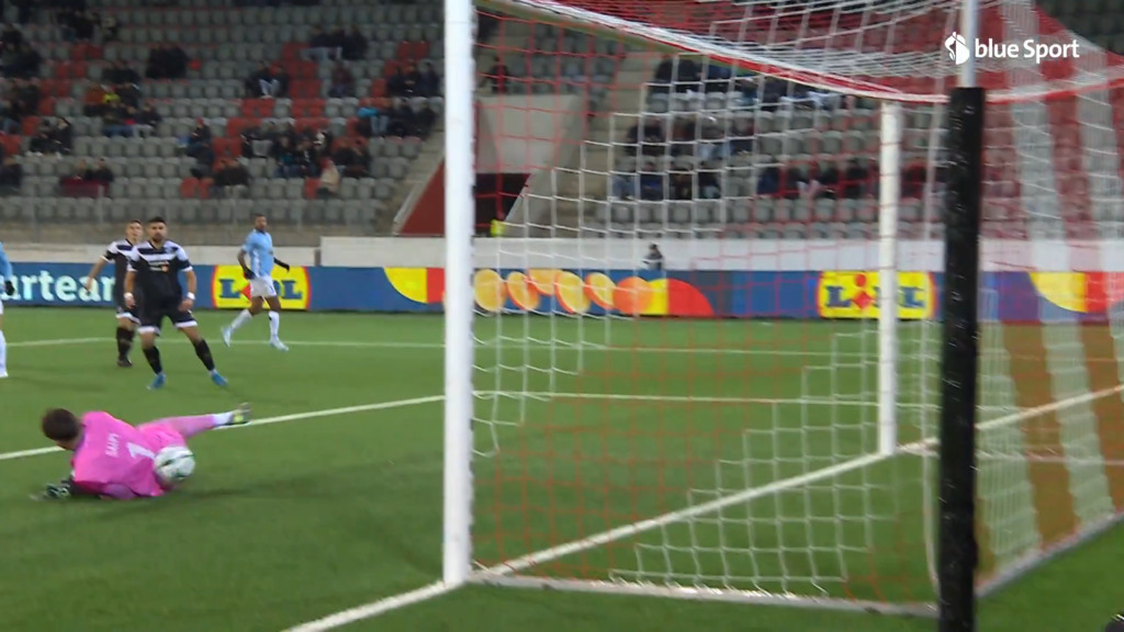 Slapstick-Eigentor von Lugano-Goalie Saipi