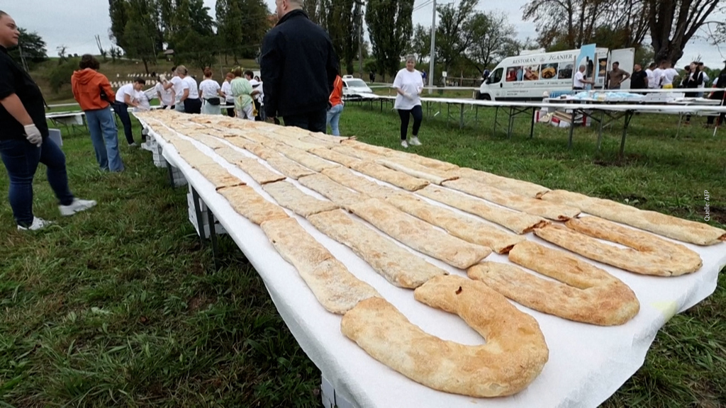 Neuer Guinness-Weltrekord: Ein Dorf backt sich mit Strudeln in die Geschichtsbücher – und zeigt Herz