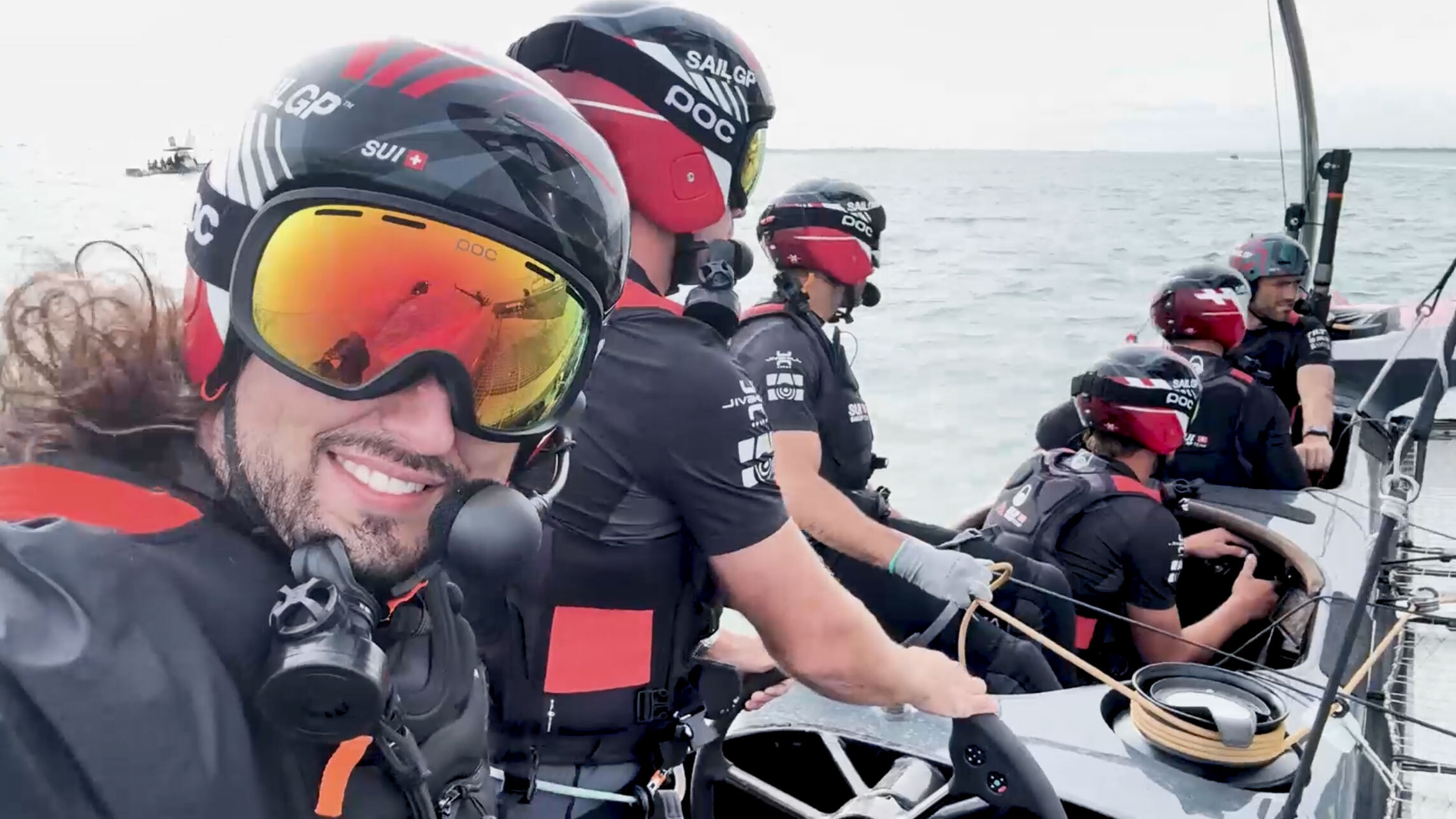 «Habe Insekten in meinen Zähnen» - blue News Redaktor wagt Fahrt auf SailGP-Boot