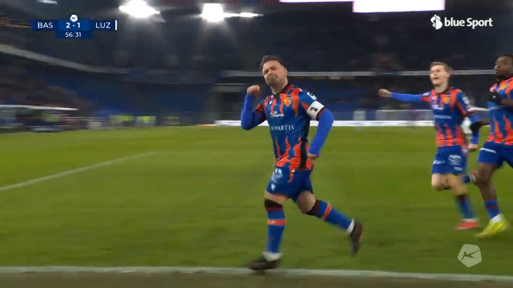 57. Minute: Shaqiri verwandelt Elfmeter zum 2:1