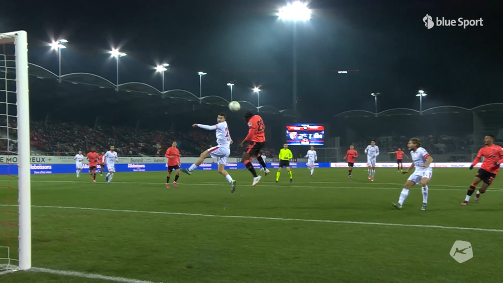59. Minute: Reverson kommt kurz nach seiner Einwechslung zu einer Chance auf den Ausgleich