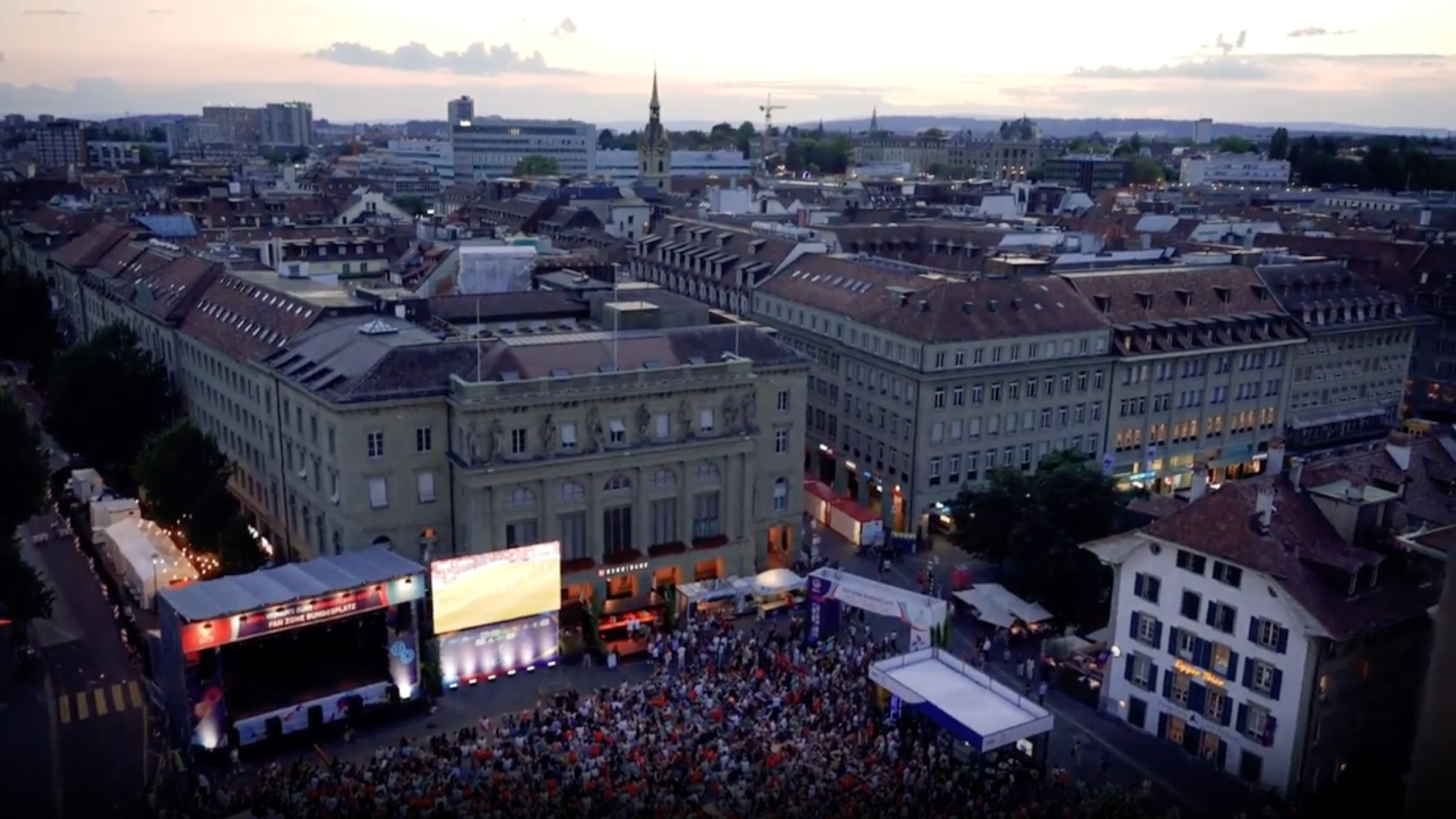 Fantastischer Ausblick auf den Bundesplatz vom grössten Riesenrad der Schweiz 