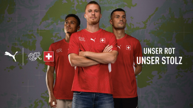 So sieht das neue Trikot der Schweizer Fussball Nationalmannschaften aus