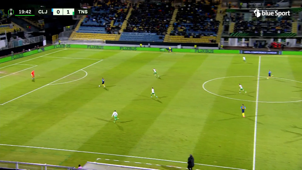 TNS-Profi Smith mit Zuckerpass – zum Gegner