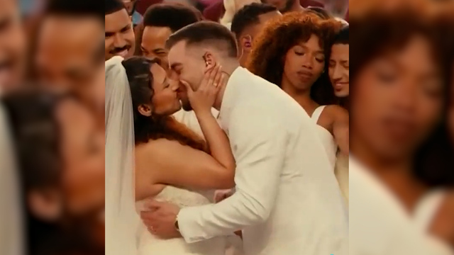 Kein Show-Act, sondern echt: Paar heiratet während Bad Bunnys Super-Bowl-Show