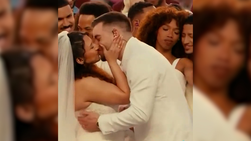 Kein Show-Act, sondern echt: Paar heiratet während Bad Bunnys Super-Bowl-Show