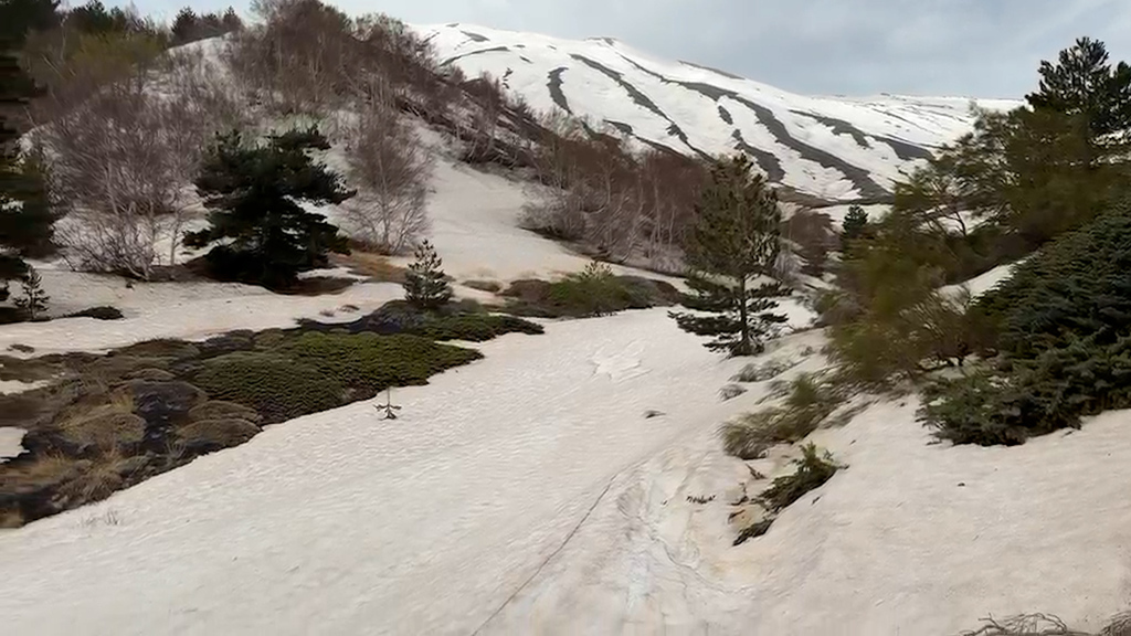 Oben eisig, unten mild: Sechs Meter Schnee – so hast du den Ätna noch nie gesehen