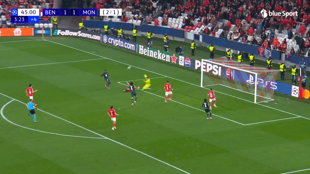 45.+4': Embolo schiesst aus bester Position in den Nachthimmel