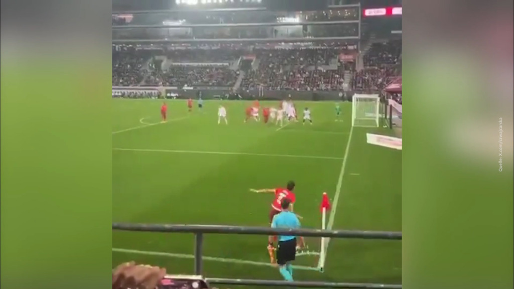 War der Ball hier wirklich hinter der Grundlinie?