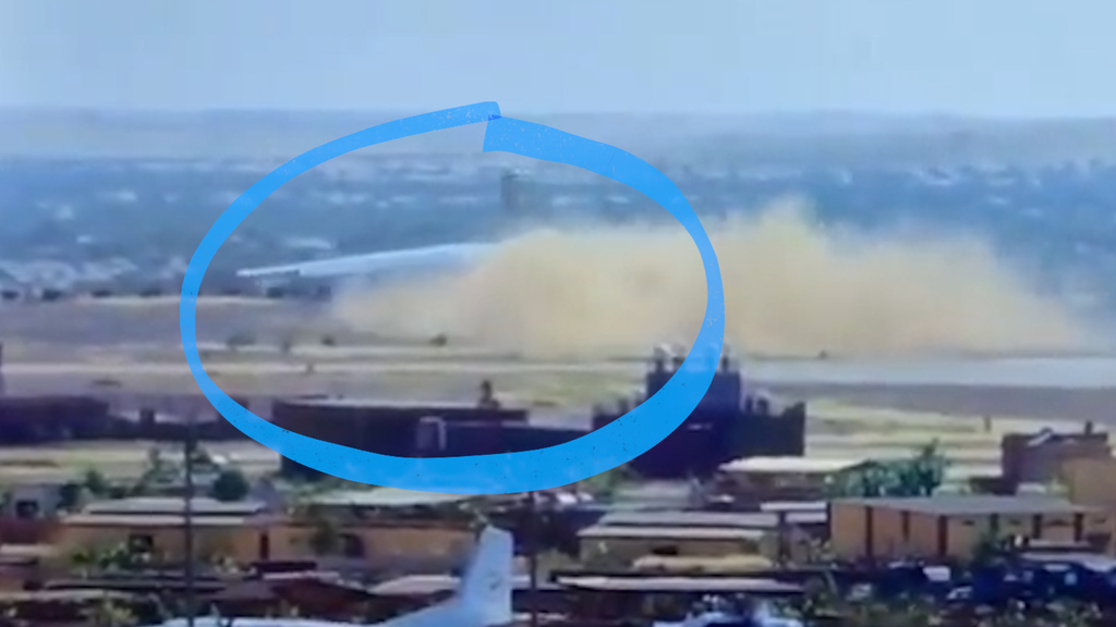 140 Insassen tot // Wagner-Jet schiesst über Piste hinaus und explodiert