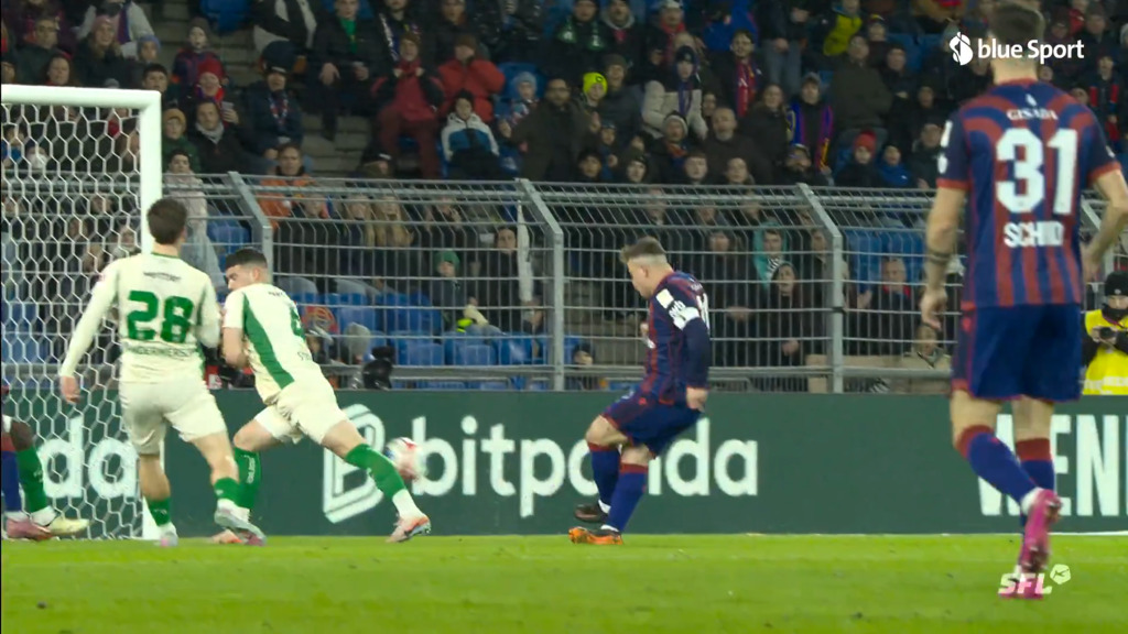 Shaqiri verbigt erste Top-Chance