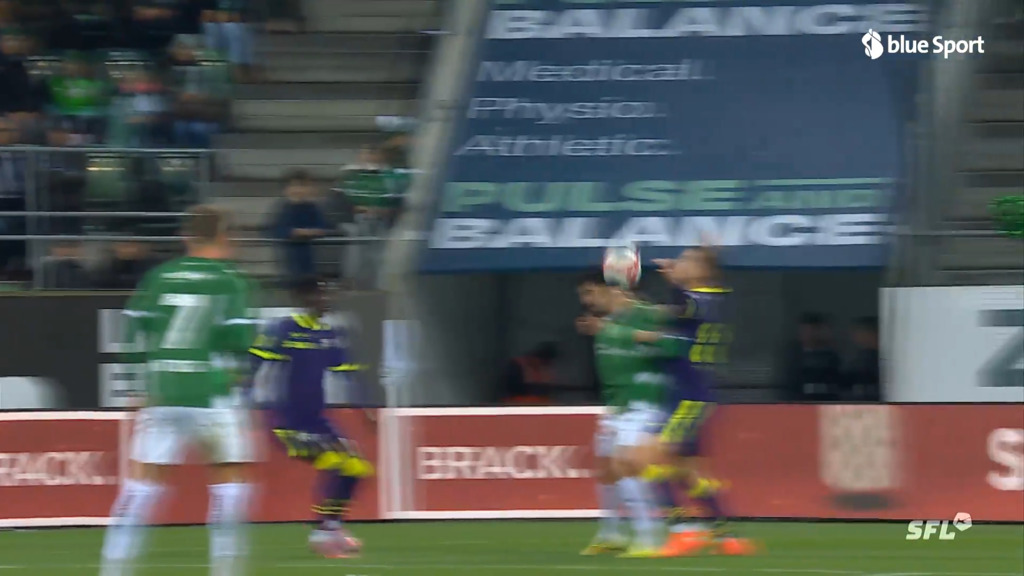 Hätte es hier Penalty geben müssen?