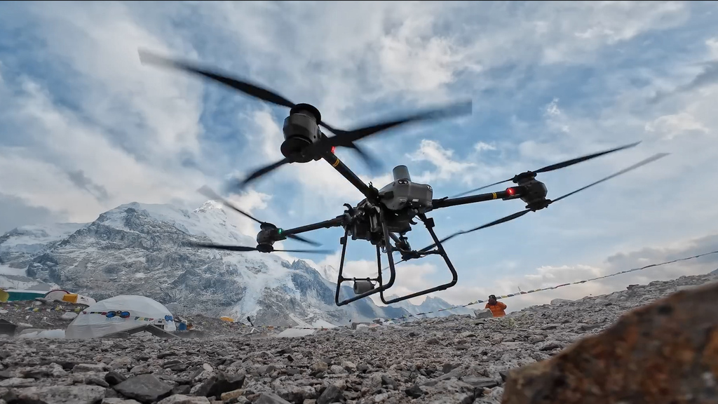 Pizza ins Basislager: Drohnen erobern den Mount Everest – droht jetzt noch mehr Chaos?