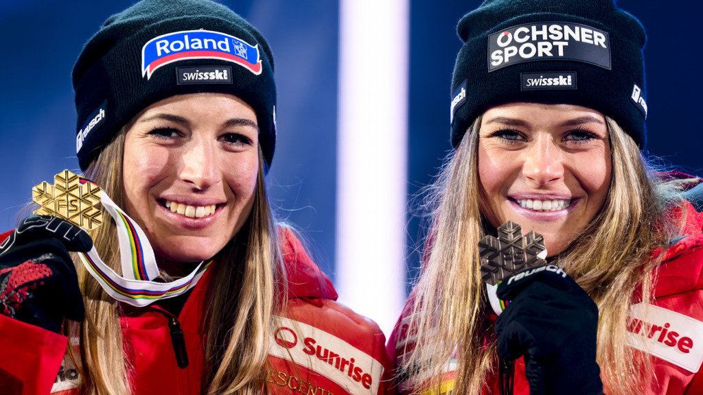 Weltmeisterin Jasmine Flury wird im House of Switzerland empfangen