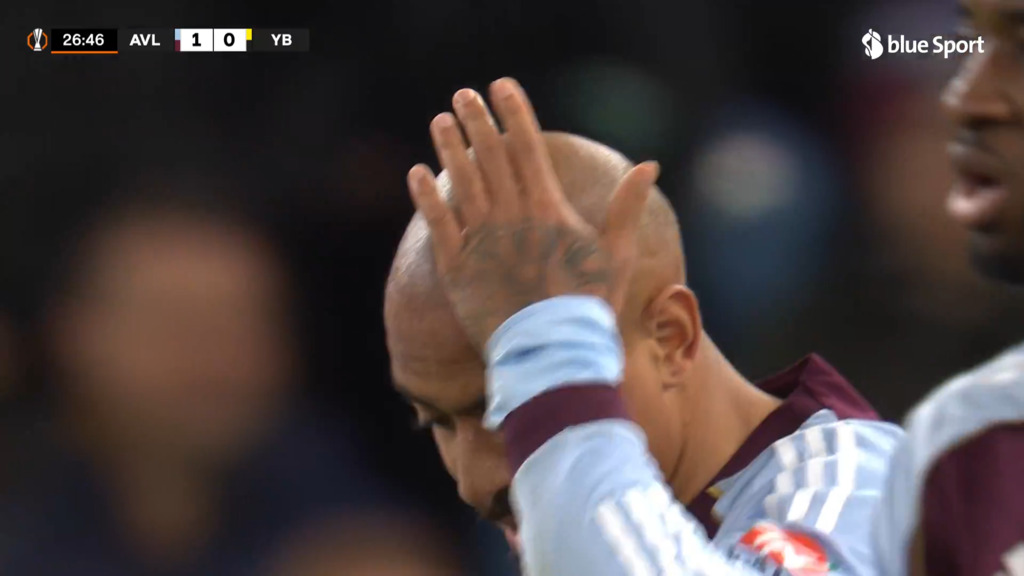 Malen trifft zur Führung – und wird von Gegenstand am Kopf getroffen