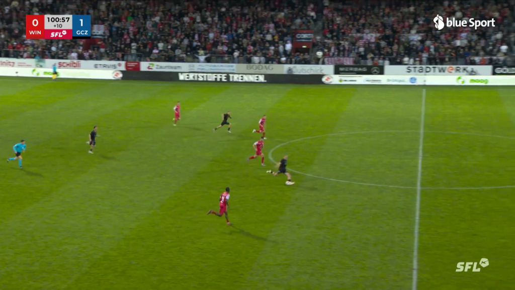101. Minute: Frey trifft aus der eigenen Platzhälfte!