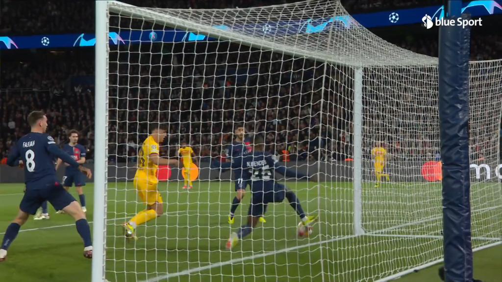 20. Minute: Nuno Mendes klärt auf der Linie