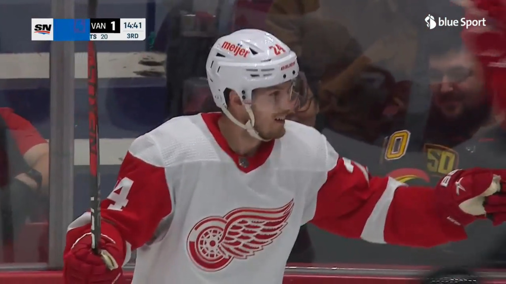 Pius Suter trifft für Detroit Red Wings gegen die Vancouver Canucks