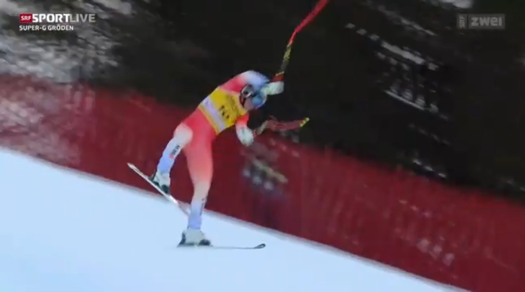 Franjo von Allmen stürzt im Super-G in Gröden spektakulär