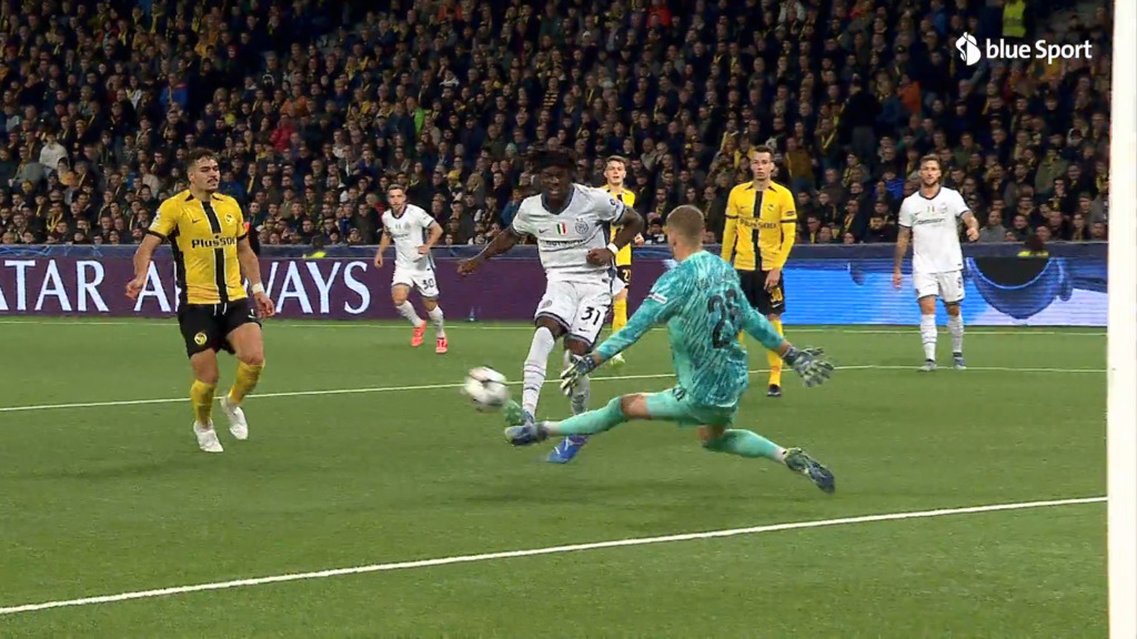 31. Minute: Starke Parade von YB-Goalie Von Ballmoos