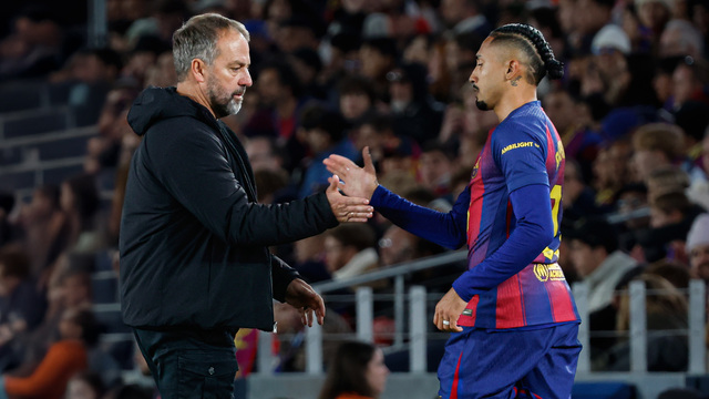 Raphinha und Flick nach dem Supercopa-Titel - der gegenseitige Respekt ist gross