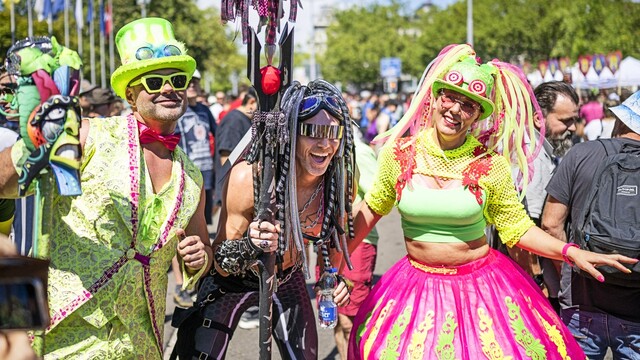 Street Parade : un public en feu embrase à nouveau la ville de Zurich