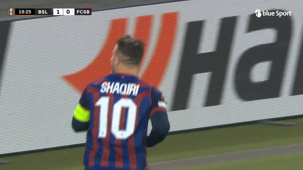 Shaqiri insacca l'1-0 su rigore!