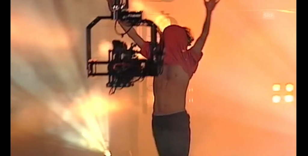 Unvergessen: Simon Ammann rennt volle Kanne in die Kamera