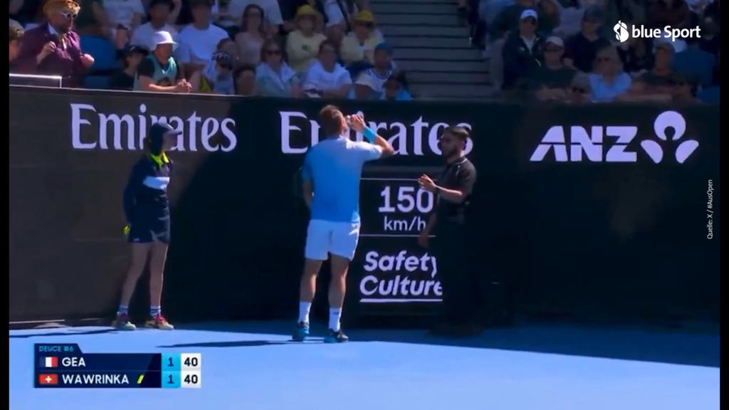 Fan fällt Bierdose auf den Platz – Wawrinka täuscht Schluck vor