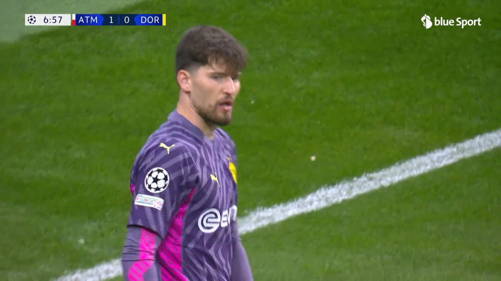 7. Minute: Kobel rettet gegen Witsel