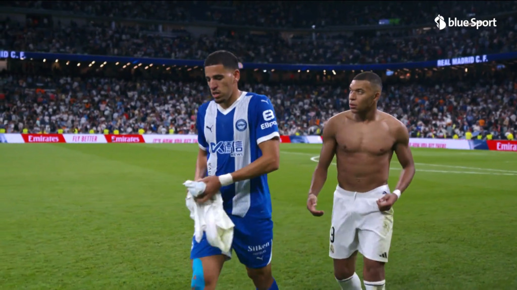 Il demande à Mbappé son maillot à la mi-temps, le coach le sort