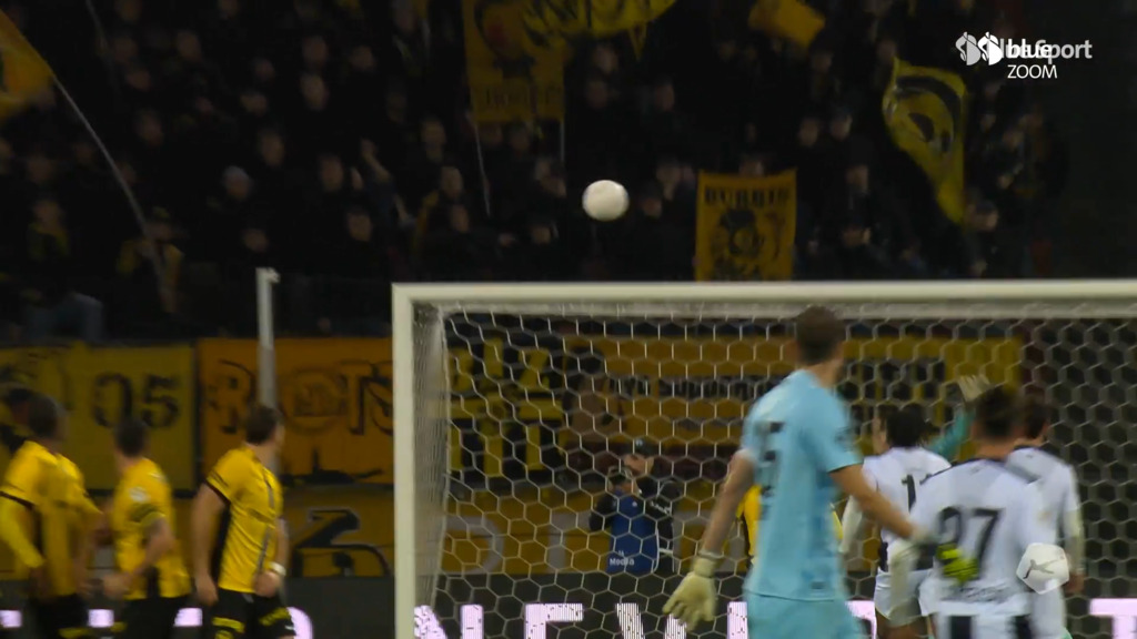 YB im Alu-Glück – Chouiars Freistoss knallt an die Latte