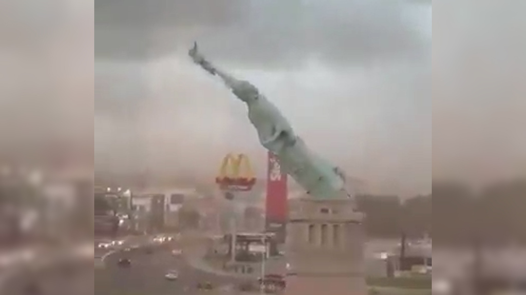 Schreckmoment im Video: Freiheitsstatue stürzt auf Parkplatz in Brasilien