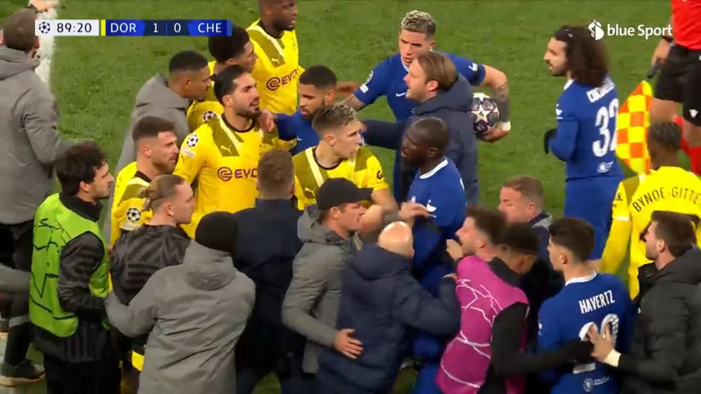 «Da wird gerade ein Boxring aufgebaut»