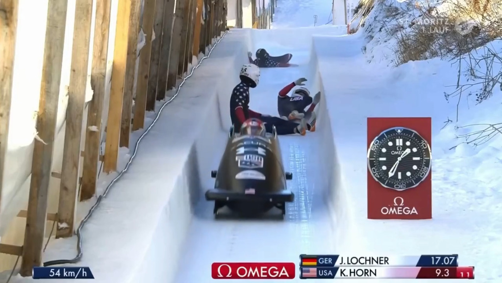 Scène surréaliste en Coupe du monde de bob à Saint-Moritz