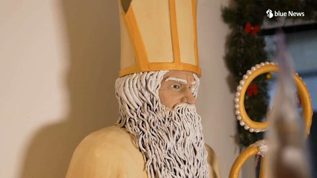Il réalise un Saint-Nicolas en chocolat grandeur nature