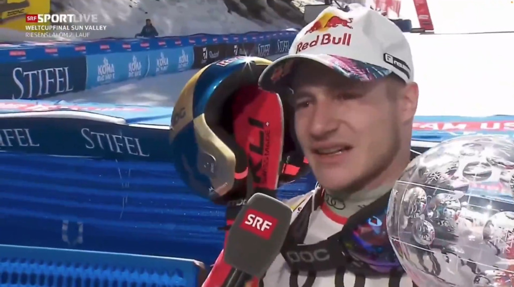 L'émotion de Marco Odermatt au terme de sa fantastique saison