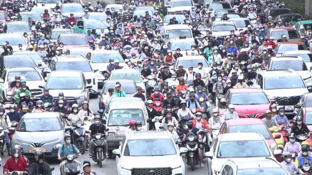 Hanoi erstickt im Verkehr – Millionen Benzin-Töffs prägen das Stadtbild – doch ein Verbot scheitert vorerst