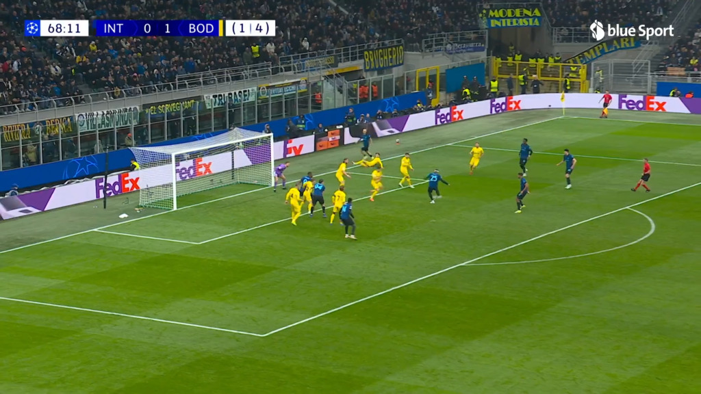 69. Minute: Akanji scheitert am Pfosten