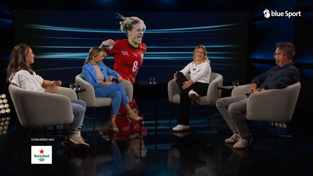 Nadine Riesen, seit wann nennst du dich Profi-Fussballerin?