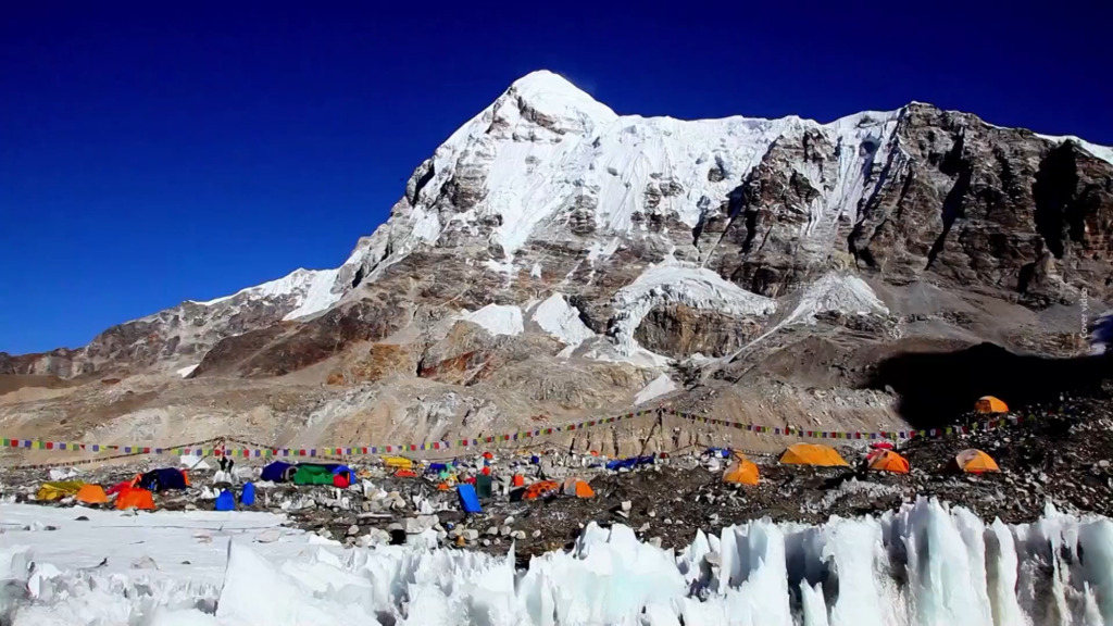 Les frais pour grimper l'Everest explosent !