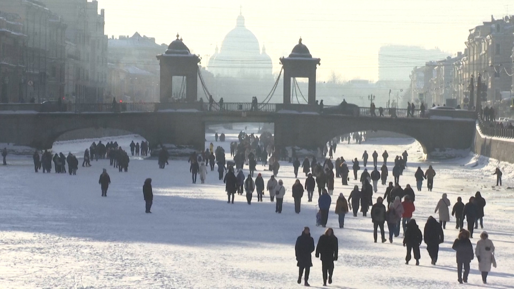 Sankt Petersburg: Hier findet das Leben auf den zugefrorenen Kanälen statt
