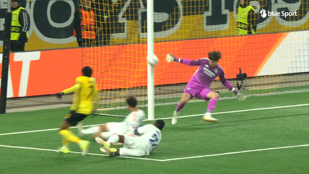 Der Abschluss von Virginius wird an den Pfosten gelenkt