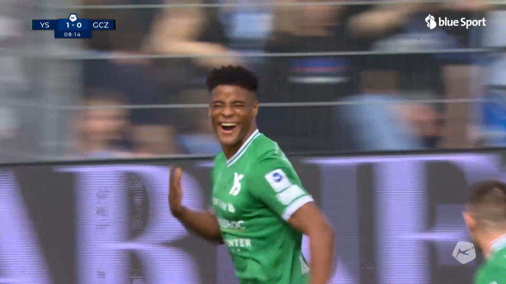 9. Minute: Yverdon-Stürmer Carlos trifft herrlich ins Eck.