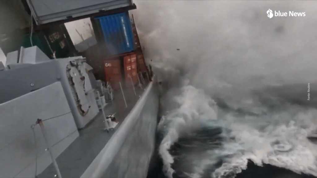 Un siluro affonda la fregata KNM Trondheim