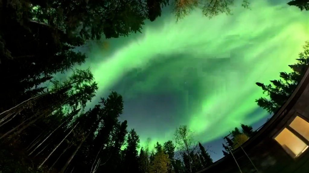 Wenn der Himmel doppelt leuchtet: Das seltene Treffen von Polarlichter und Vollmond