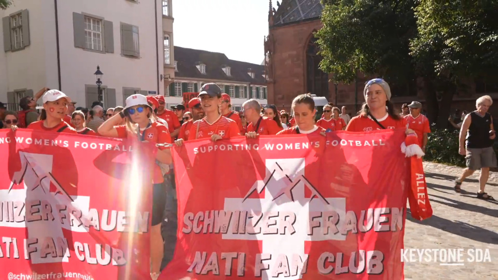 Euro 2025 : le défilé des fans suisses à Bâle