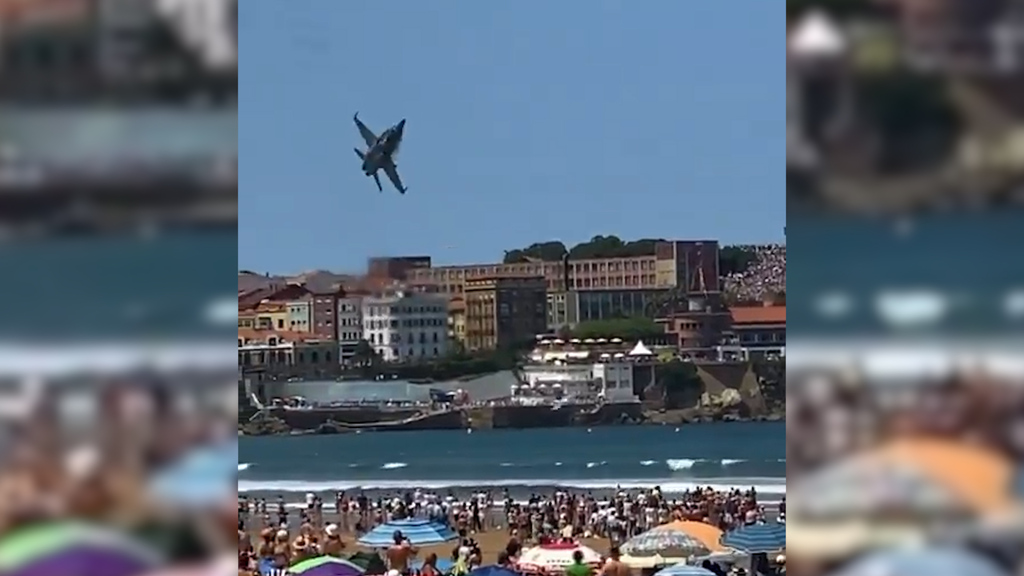 Bei Flugshow in Spanien: Kampfjet-Pilot stürzt beinahe über Strand ab – Video zeigt extreme Rettungsaktion